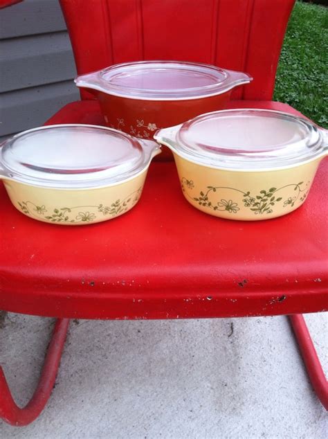 Pyrex casserole dishes with lids by draedavis on Etsy