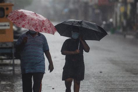 Powerful cyclone makes landfall in India