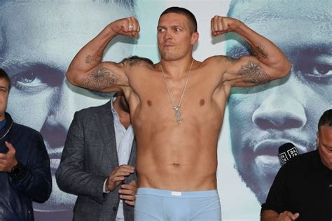 Undisputed cruiserweight champion of the world, Oleksandr Usyk, 6'3 215 lbs. : nattyorjuice