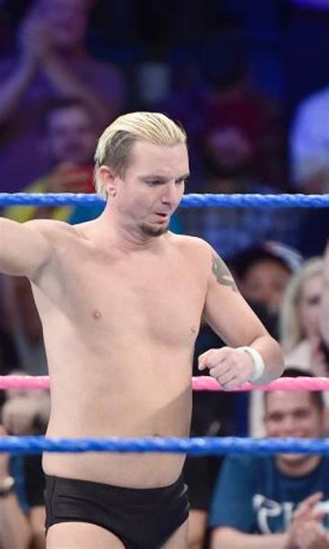 Emotional James Ellsworth announces he has signed WWE contract | FOX Sports