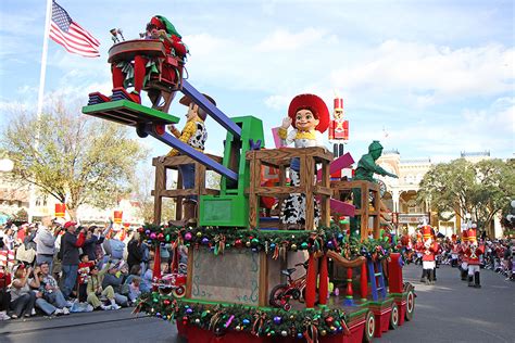 Mickey’s Once Upon a Christmastime Parade 2009 - Photo 48 of 62