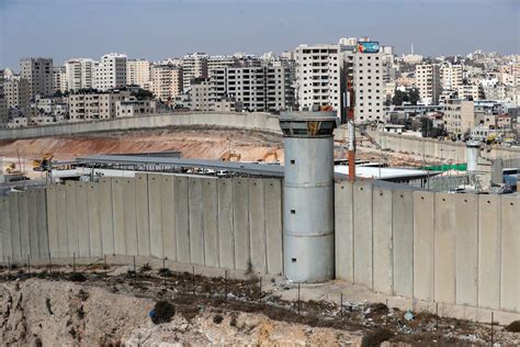 Israel building new stretch of concrete wall in West Bank – Middle East Monitor