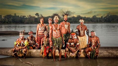 Photographic Expedition on The Sepik River and Tribes of the Highlands ...