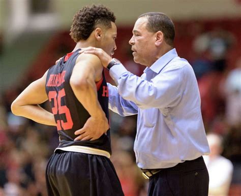 UH basketball coach Kelvin Sampson agrees to restructured contract