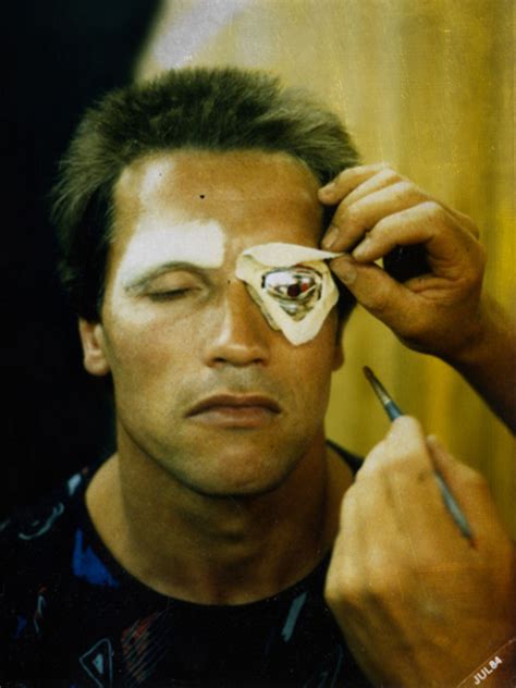 25 Amazing Behind the Scenes Photos of Arnold Schwarzenegger as the Terminator in ‘The ...