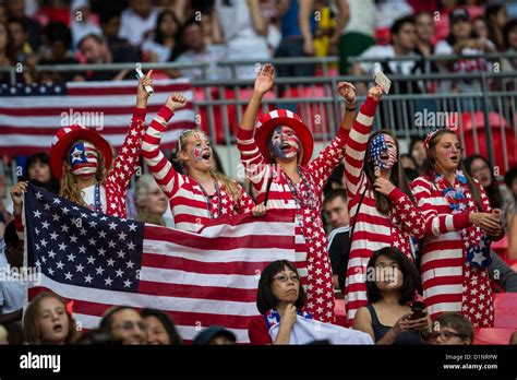 London olympics spectators usa hi-res stock photography and images - Alamy