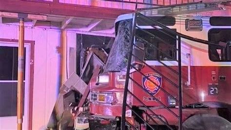 Texas fire engine struck, smashes into apartment complex