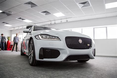 Jaguar XF Sportbrake hauls more, looks great - CNET