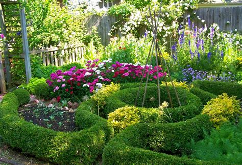 potager garden - Google Search | Herb garden design, Garden design, Garden layout