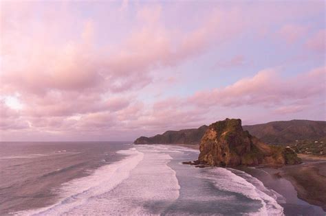 Piha Beach: Where Mountains Meet the Sea - Weekend Path