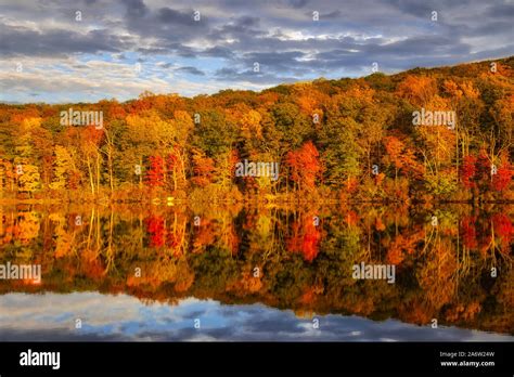 Lake Skannatati Harriman SP - View to the magnificent colors of fall foliage and reflections on ...