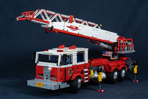 LEGO IDEAS - Technic 42911 Ladder Fire Truck