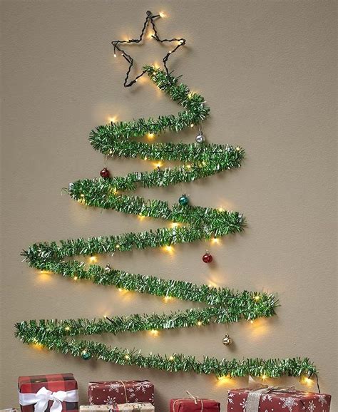 20+ Festive Christmas Wall Trees To Copy Right Now | Ideias de decoração de natal, Artesanato de ...