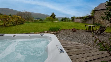 Lodges With Hot Tubs In Scotland - Visit Loch Tay Lodges in Scotland