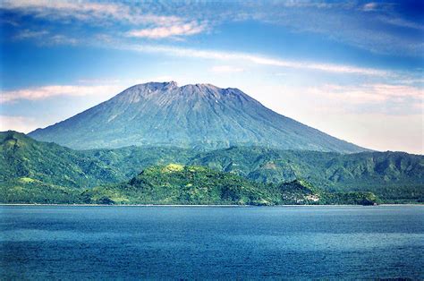 Gunung Agung, a photo from Bali, Nusa Tenggara | TrekEarth