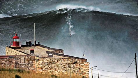 nazare portugal | Giant waves, World surf, Waves