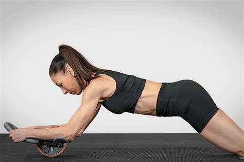 Ab Roller Vs. Traditional Crunches — Here's The Perfect Core Sculptor ...