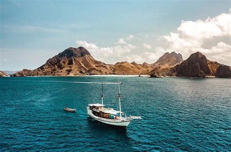 Sewa Kapal Phinisi Lalunia Liveaboard Komodo Labuan Bajo