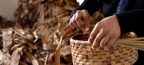 Basket weaving from banana leaves | The Encyclopedia of Crafts in WCC-Asia Pacific Region (EC-APR)