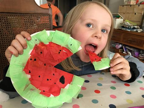 Paper plate watermelon craft - the-gingerbread-house.co.uk