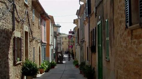 Alcudia Old Town - YouTube