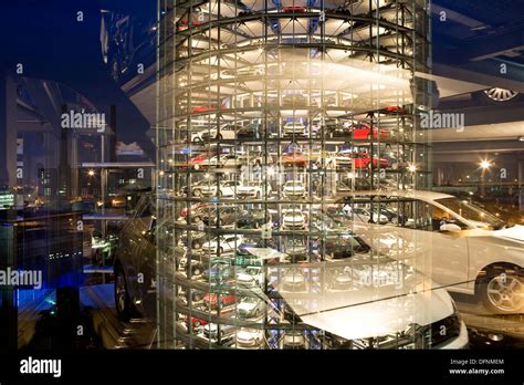 Reflection of cars, CarTowers, Autostadt, Wolfsburg, Lower Saxony Stock ...