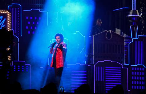 The Weeknd Dominates the Billboard Music Awards with 10 Wins - thestarsworldwide.com