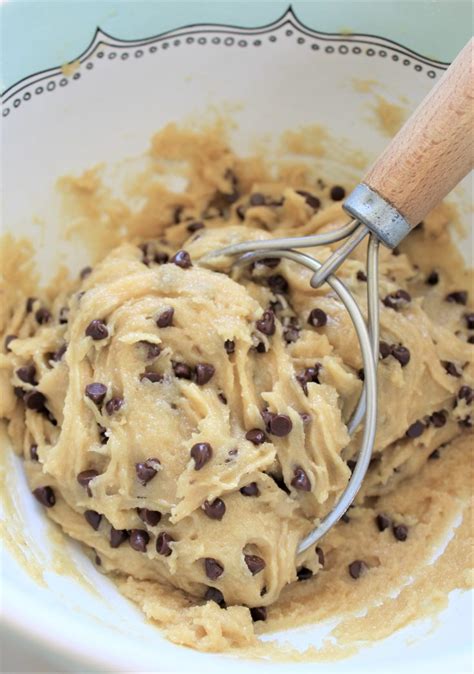 Easy No Butter Chocolate Chip Cookies - The Frugal South