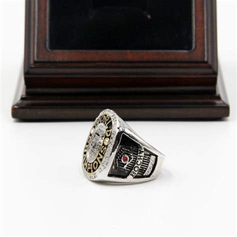 MLB 2010 San Francisco Giants World Series Championship Replica Ring