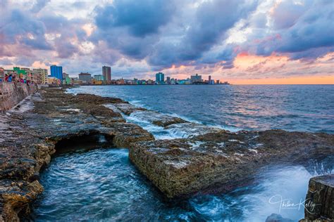 El Malecón | Havana, Cuba | THELMA KELLY PHOTOGRAPHY