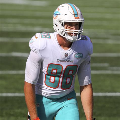 DeVante Parker, Mike Gesicki Did Not Return for Dolphins vs Chiefs with ...