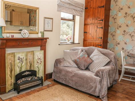 The Cottage at Moseley House Farm, Chinley - Dog Friendly Holiday Cottage in Peak District