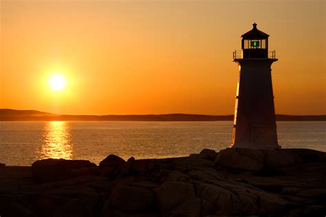 WILL PURSELL GALLERY | Sunset at Peggy's Cove Lighthouse