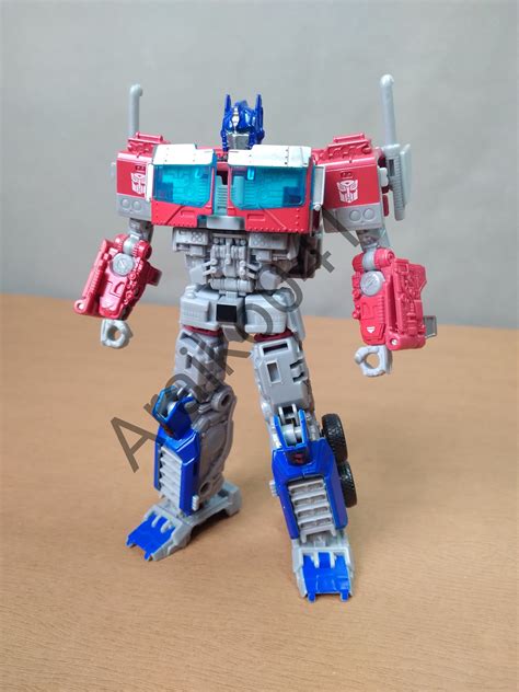 Transformers: Rise Of The Beasts Mainline Voyager Optimus Prime In-Hand ...