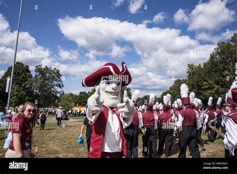 Team mascot hi-res stock photography and images - Alamy