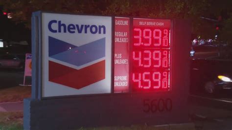 Chevron slashes gas prices in La Mesa for Thanksgiving | cbs8.com