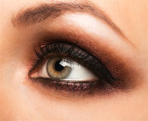 7 Essential Makeup Tips for Hooded Eyes - Indoindians.com