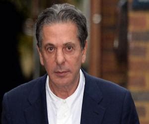 Charles Saatchi Biography - Childhood, Life Achievements & Timeline