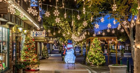 10 Best Christmas Towns In The USA To Visit For A Winter Getaway