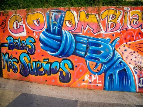 Where to see the best graffiti in Colombia - Bus stops & Flip-flops