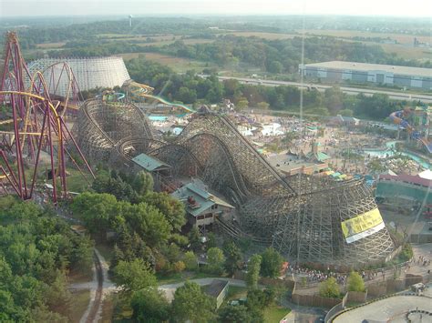 Fichier:Viper (Six Flags Great America).jpg — Wikipédia