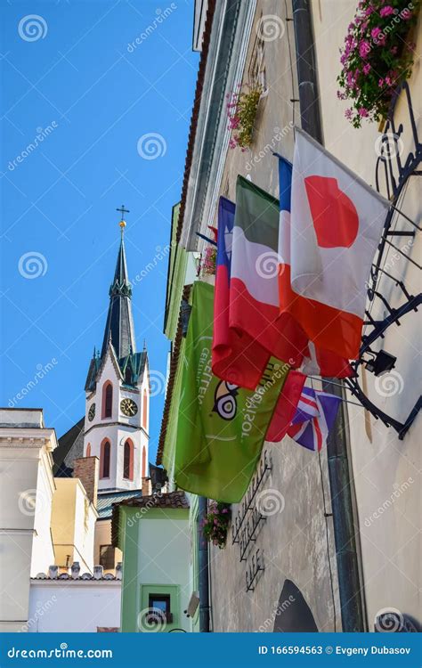 CESKY KRUMLOV, CZECH REPUBLIC - OKTOBER 11, 2018: Catholic Church Tower ...