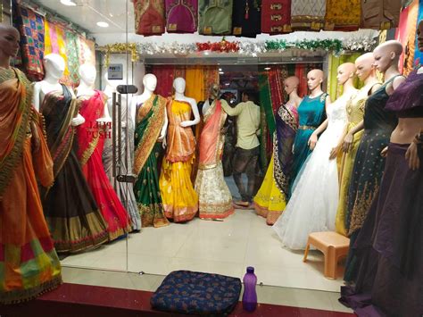 The textile market of India: Surat Wholesale Marketplace