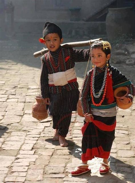 Newari dress | Asien, Skæg, Mennesker