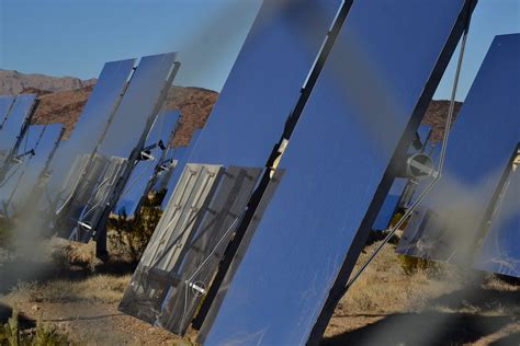 Ivanpah Solar Power Facility | There are 173,500 of these 2 … | Flickr