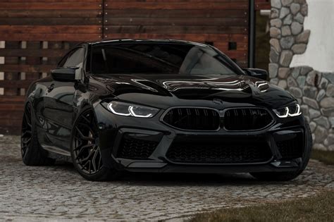 BMW M8 Competition: Schwarz, Schwarz & ein KW V4-Fahrwerk | Bmw, Dream ...