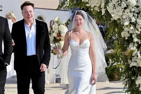 elon musk and his girlfriend on wedding | Stable Diffusion