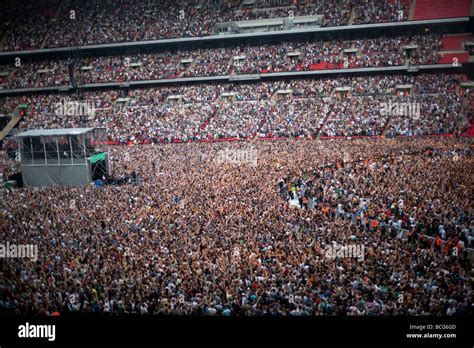 The crowd during an Oasis concert at Wembley Stadium Stock Photo - Alamy