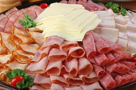 How to serve italian cold cuts Diy Party Platters, Deli Platters, Deli Tray, Party Trays, Cheese ...