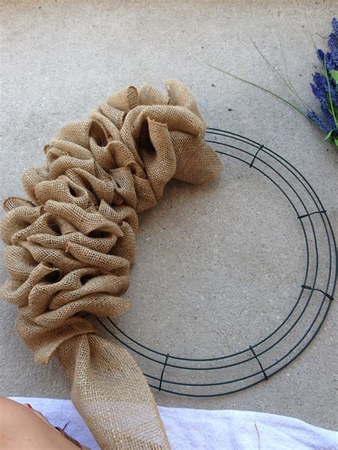 Little Lovely Leaders: Burlap Wreath!!